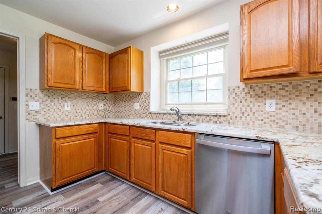 41841 RIVERWOOD Court, Canton, MI 48187 — Photo 13