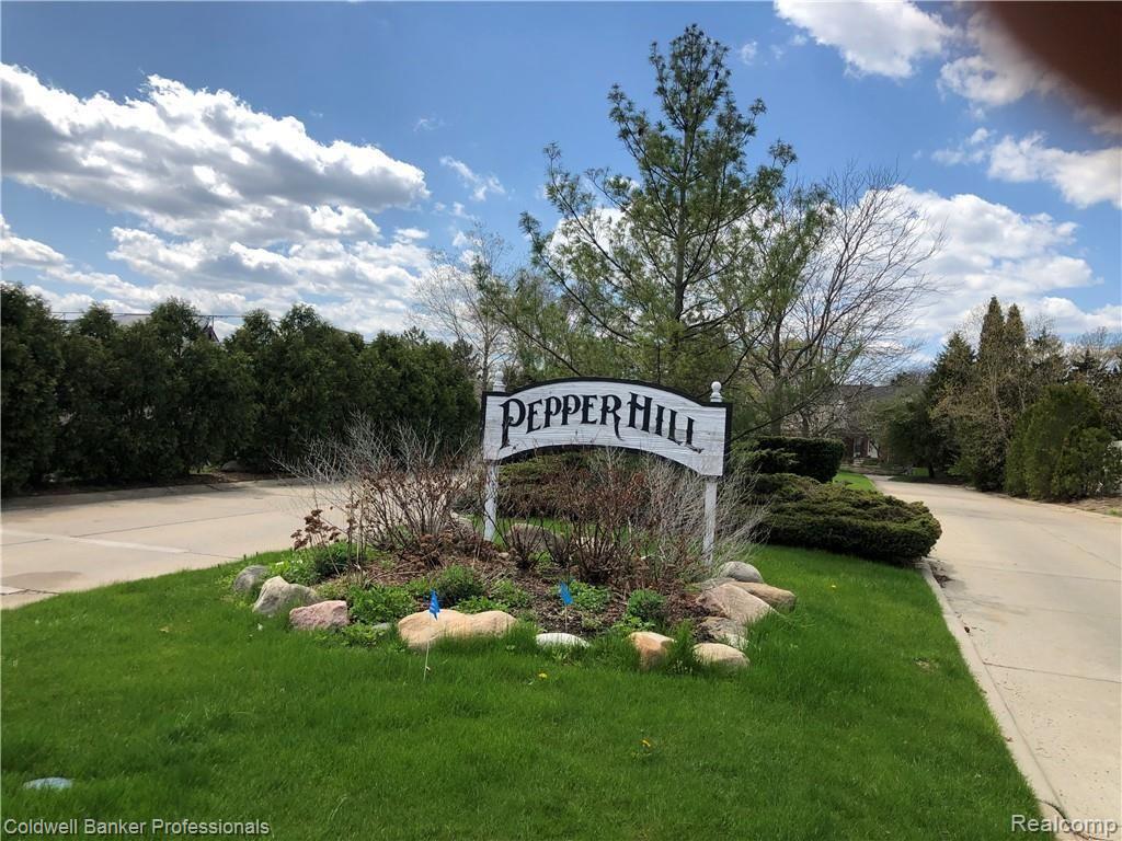 6264 Pepper Hill Street, West Bloomfield, MI — front exterior