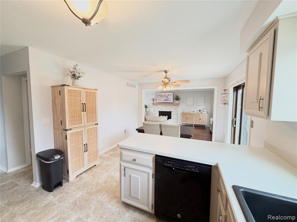 47244 Meadowbrook Drive, Macomb, MI 48044 — Photo 15