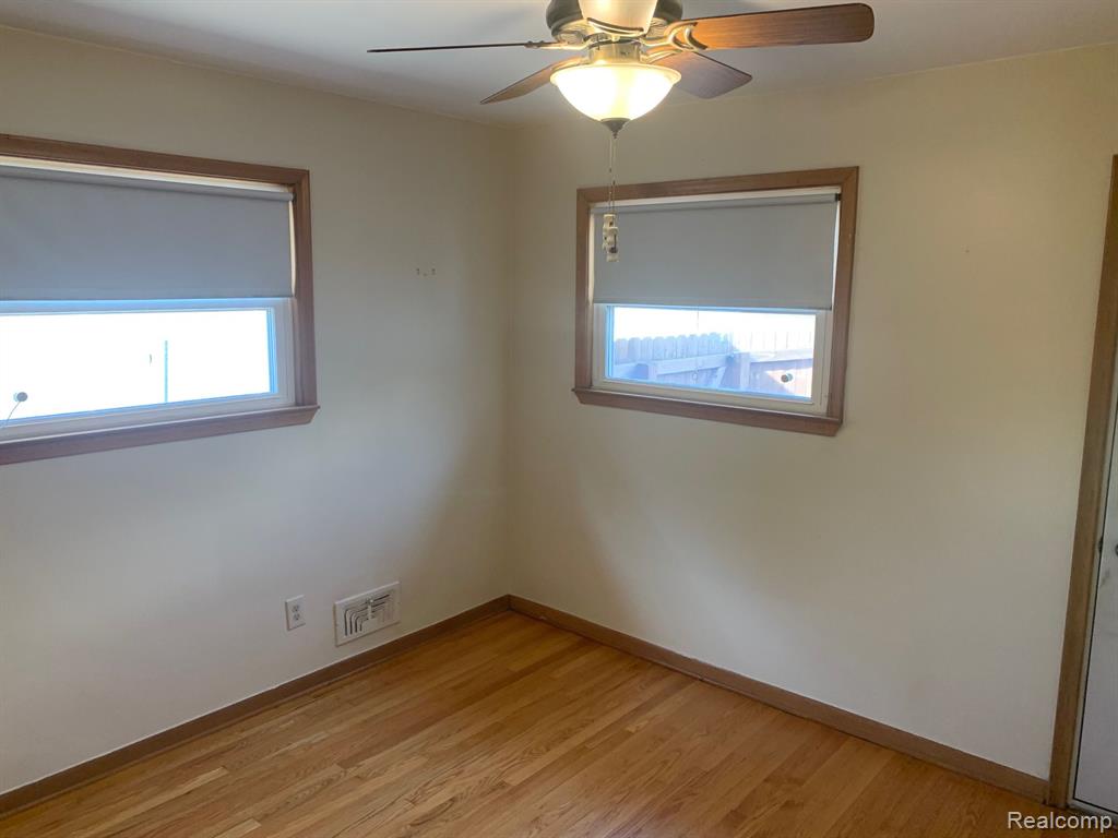 9211 LAURENCE Avenue, Allen Park, MI 48101 — Photo 12