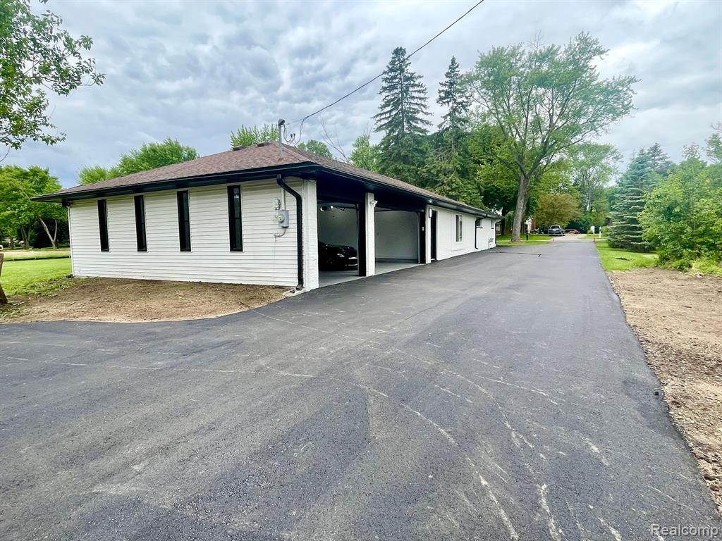 6560 NORTON Drive, Troy, MI 48085 — Photo 4