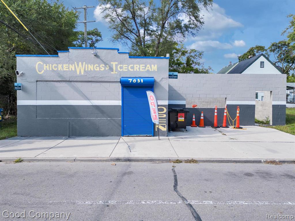 7631 E Warren Avenue, Detroit, MI 48214