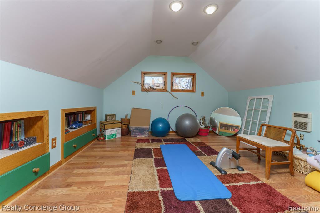 9929 ARDEN Street, Livonia, MI 48150 — Photo 17