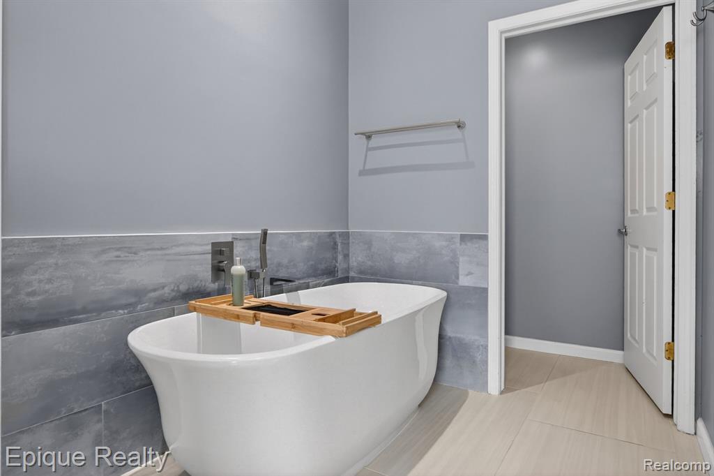 8068 Creek Bend Drive, Ypsilanti, MI 48197 — Photo 9
