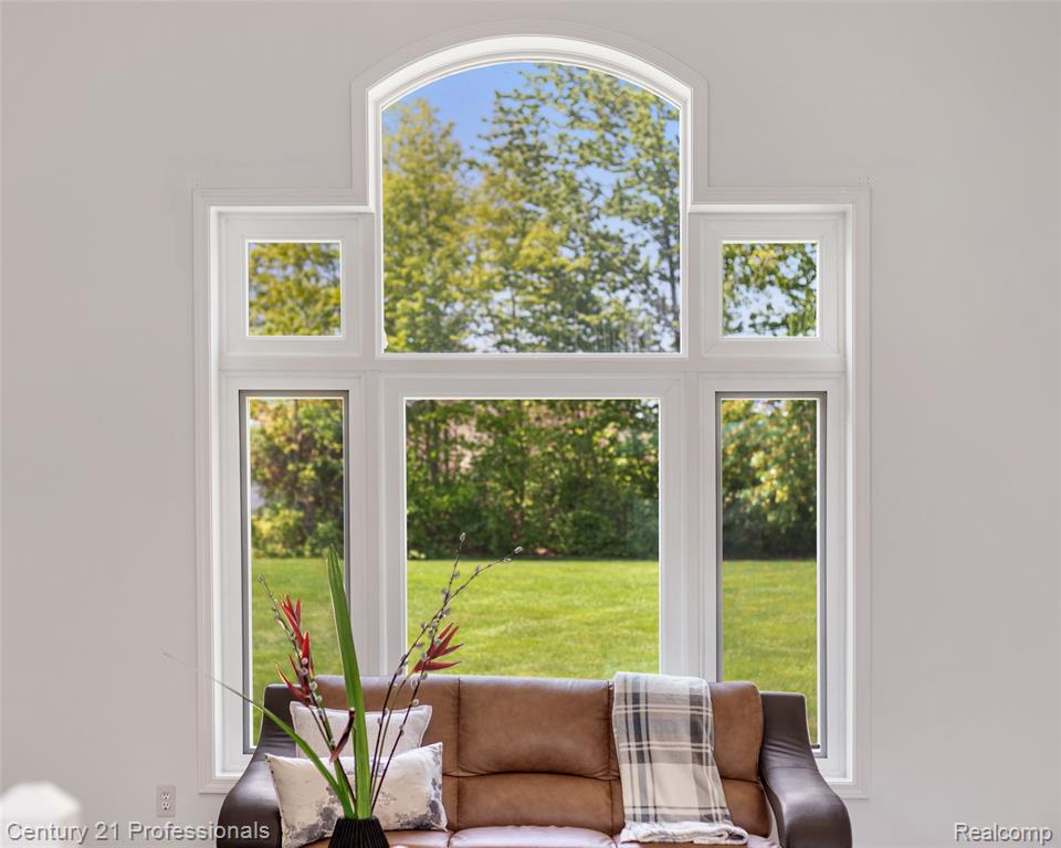 4136 Oakland Ridge Drive, Lake Orion, MI — Photo 4