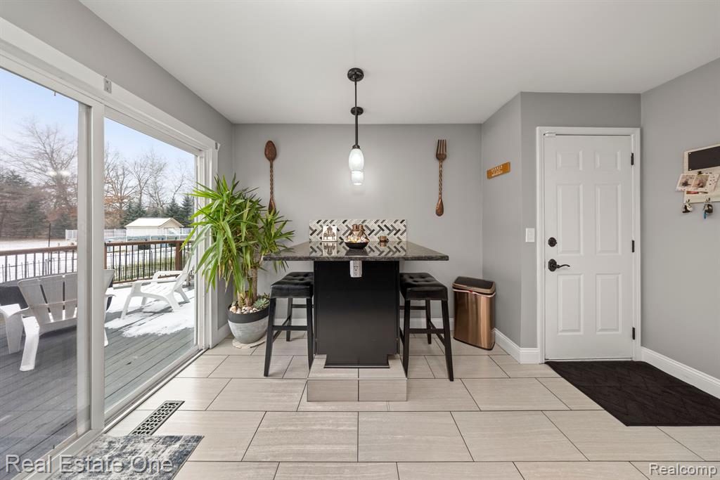 4083 W MAPLE Road, Wixom, MI 48393 — Photo 15