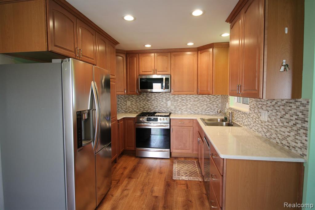 40803 FIRWOOD Street, Plymouth, MI 48170 — Photo 13
