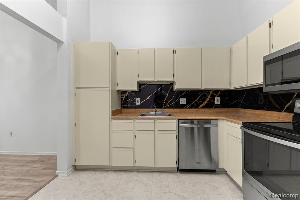 43509 W ARBOR WAY Drive, 170, Canton, MI 48188 — Photo 18