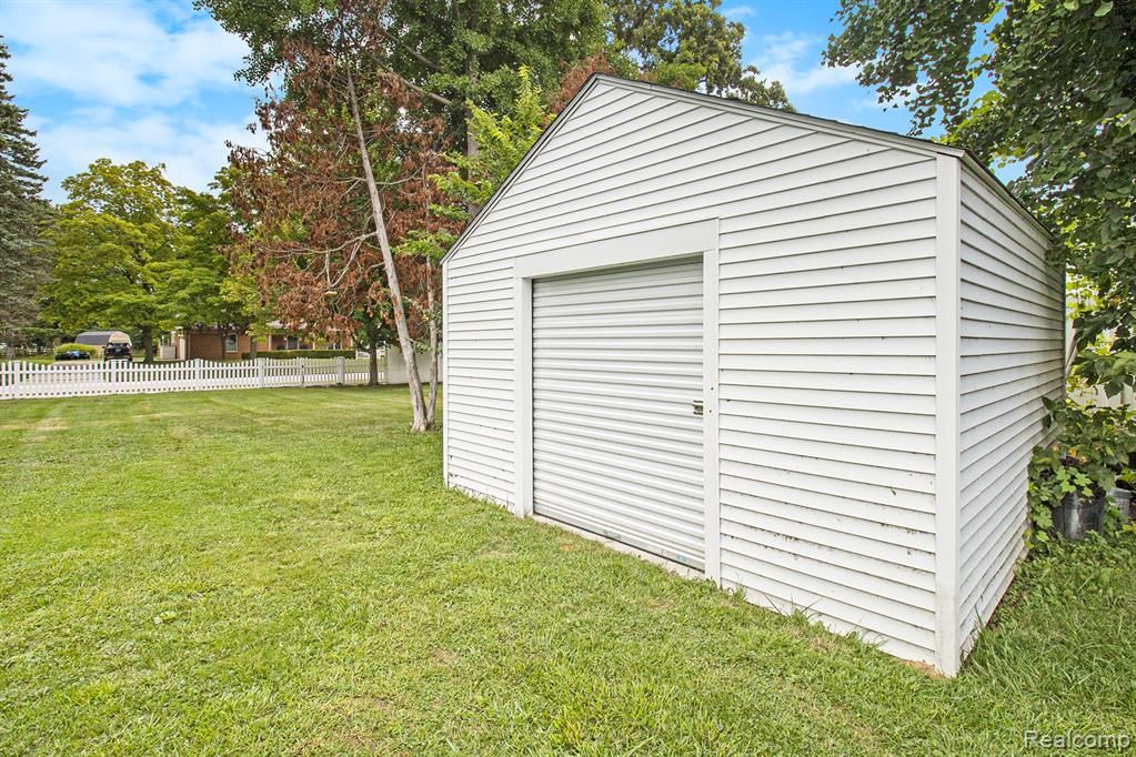 26031 Hidden Lane, Grosse Ile, MI 48138 — Photo 35