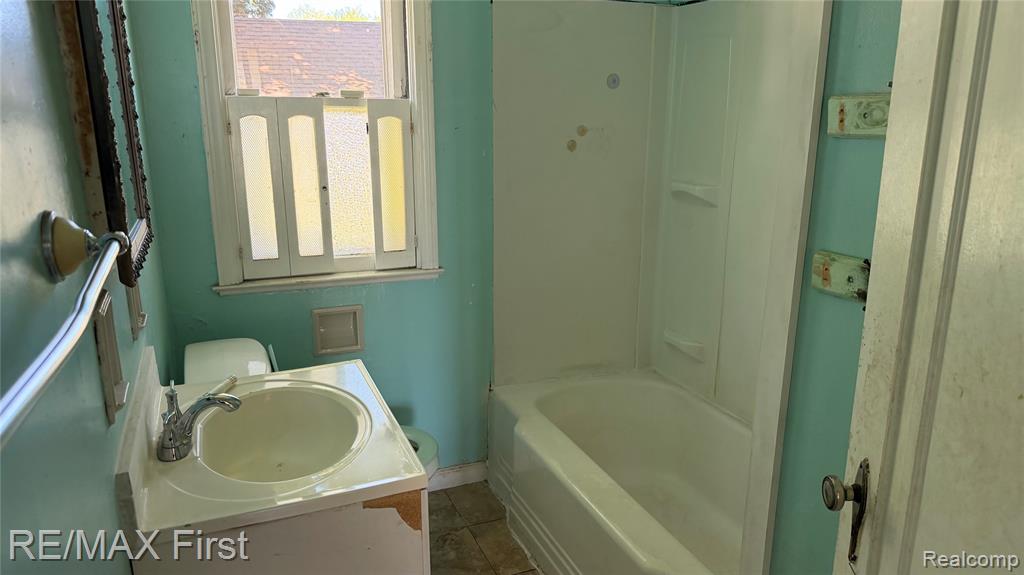 21703 Cushing Avenue, Eastpointe, MI 48021 — Photo 11