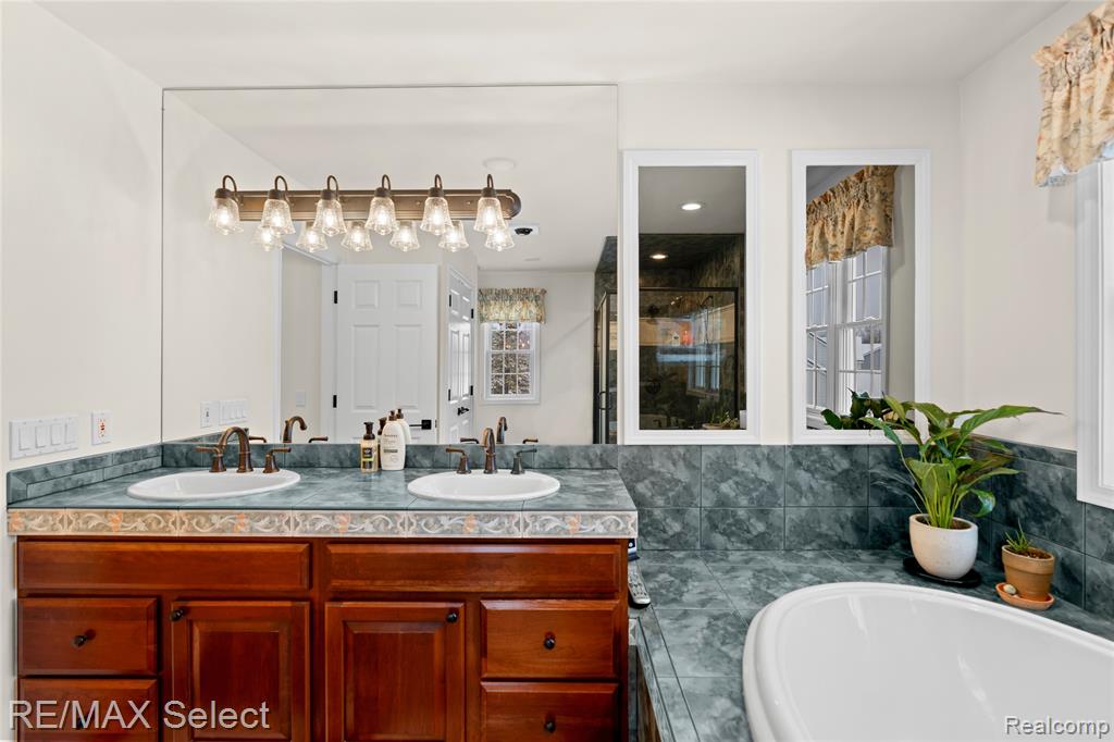 8211 Burleigh Road, Grand Blanc, MI 48439 — Photo 39