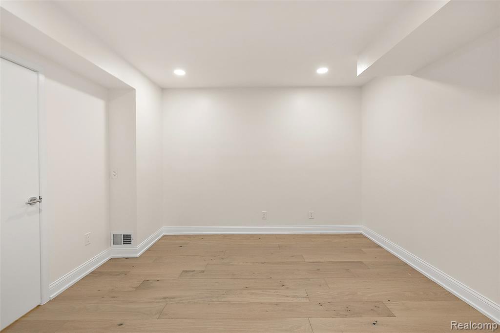 1756 ALEXANDER Drive, Bloomfield Hills, MI 48302 — Photo 26
