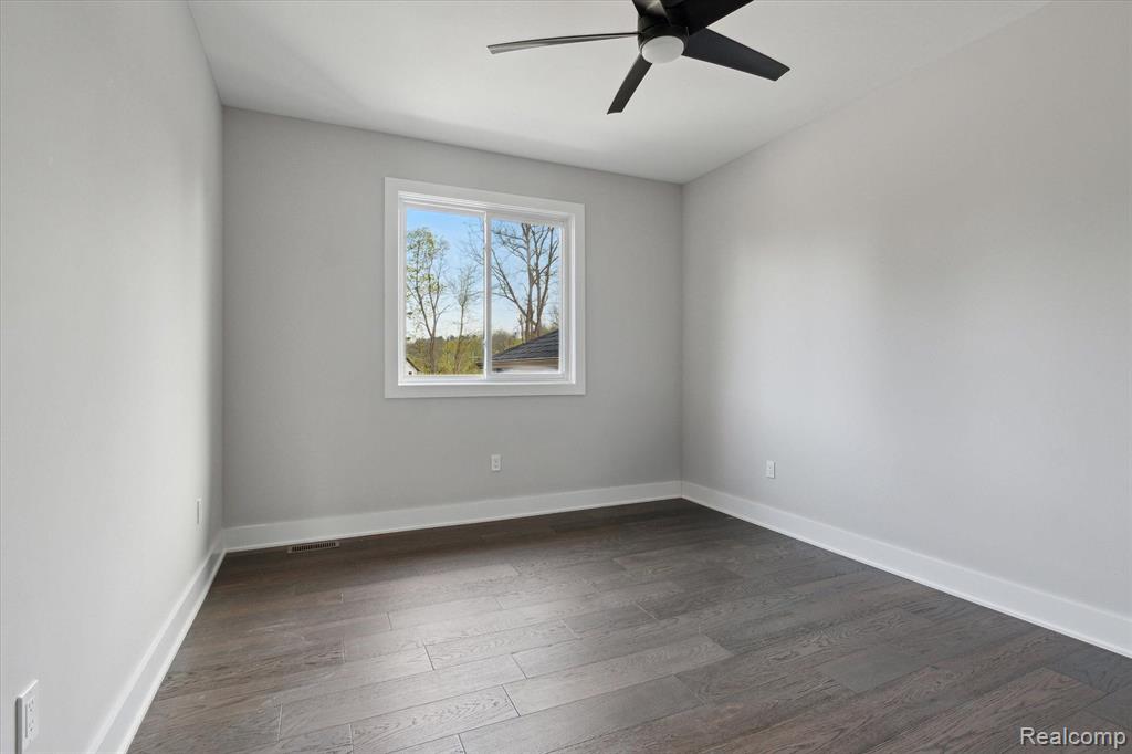 9 ANNANDALE, Leonard, MI 48367 — Photo 35