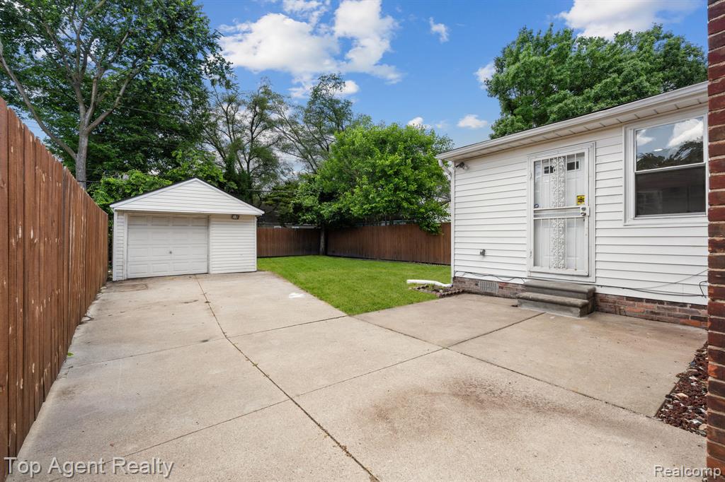 17585 Faust Avenue, Detroit, MI 48219 — Photo 38