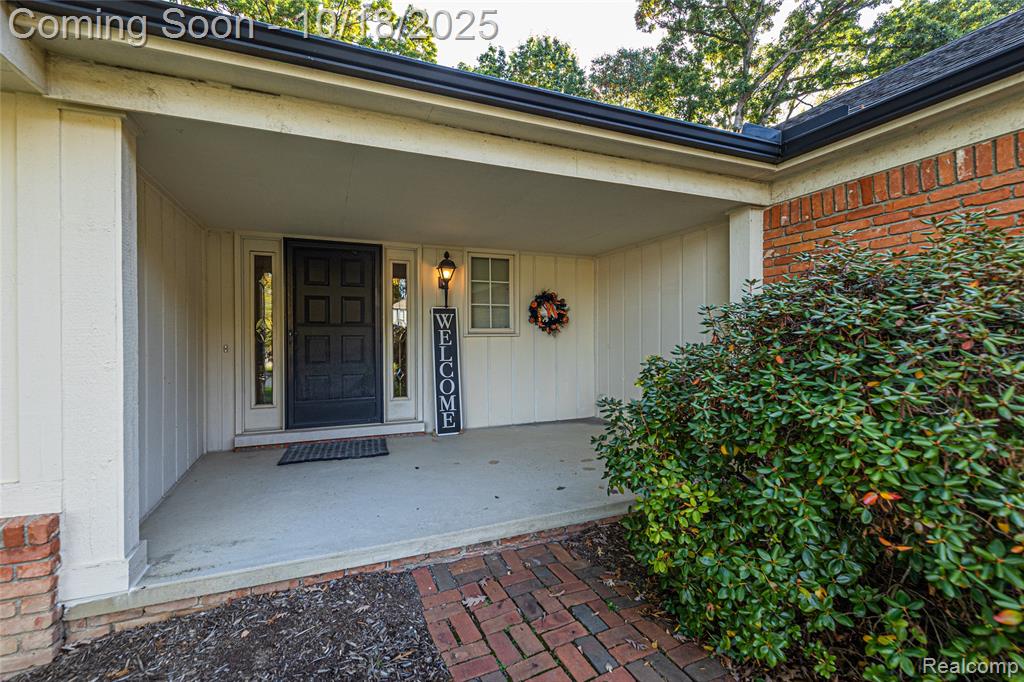 448 Streamview Court, Rochester Hills, MI 48309 — Photo 39