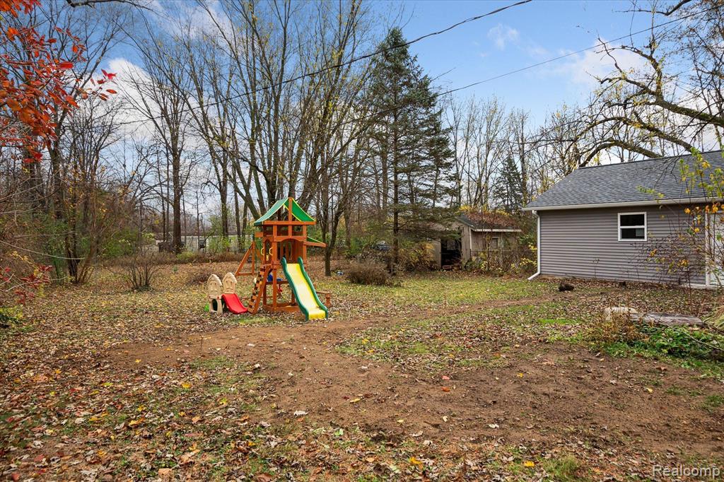 8537 Moms Drive, Belleville, MI 48111 — Photo 41