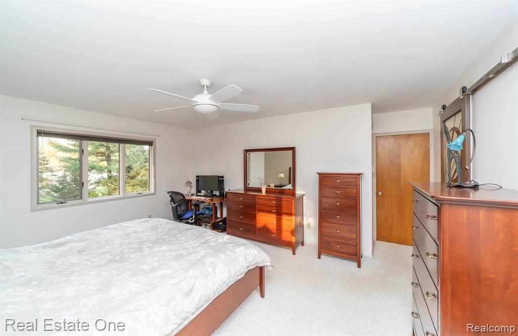 8260 ENGLEWOOD Drive, Clarkston, MI — Photo 41