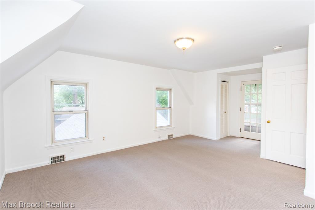 25830 Berkley Avenue, Huntington Woods, MI — Photo 22