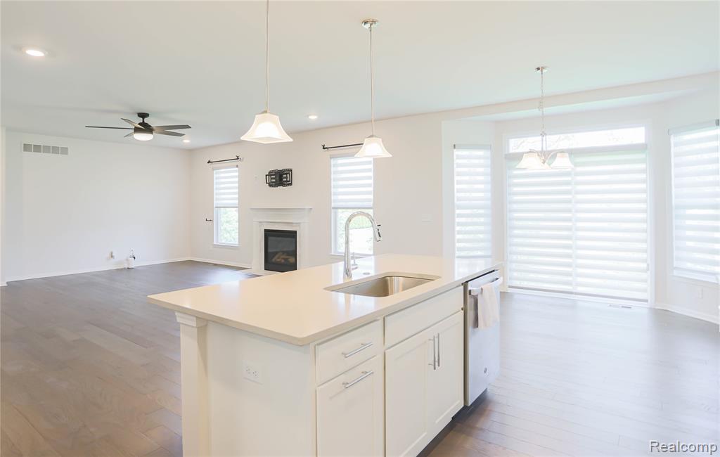 13101 Valencia Drive, Utica, MI 48315 — Photo 33