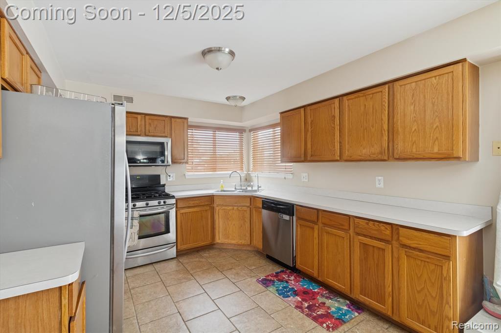 41512 Pheasant Creek Drive, Canton, MI 48188 — Photo 11
