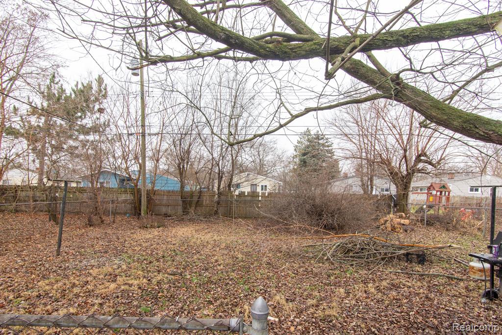 651 N IVANHOE Avenue, Ypsilanti, MI 48198 — Photo 20