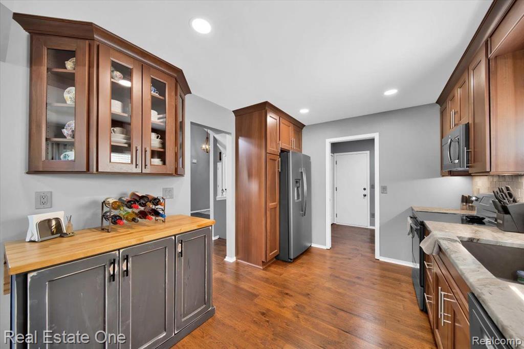 295 WINDING Brook, Commerce Twp, MI 48390 — Photo 13