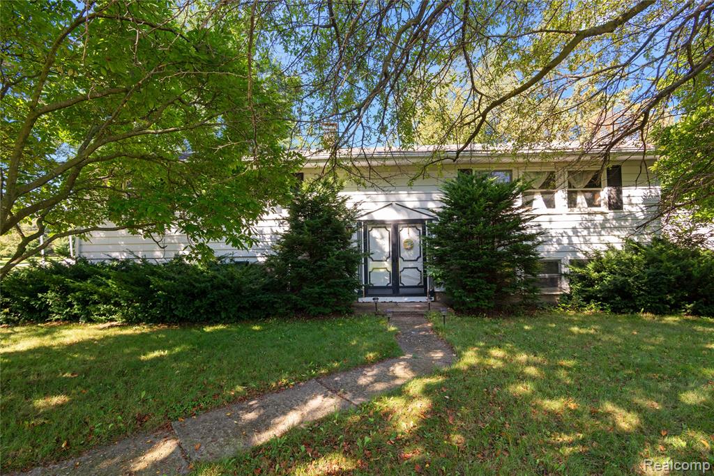 742 Westchester Drive, Caro, MI 48723 — front exterior