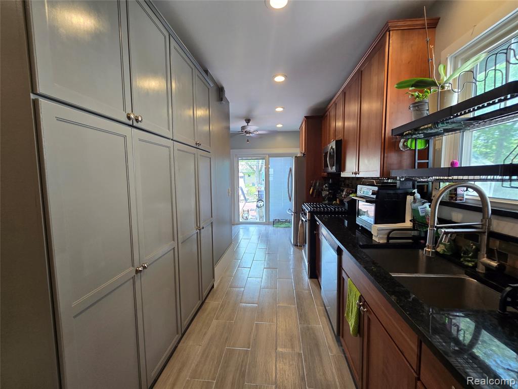 22911 Maple Avenue, Farmington, MI 48336 — Photo 14