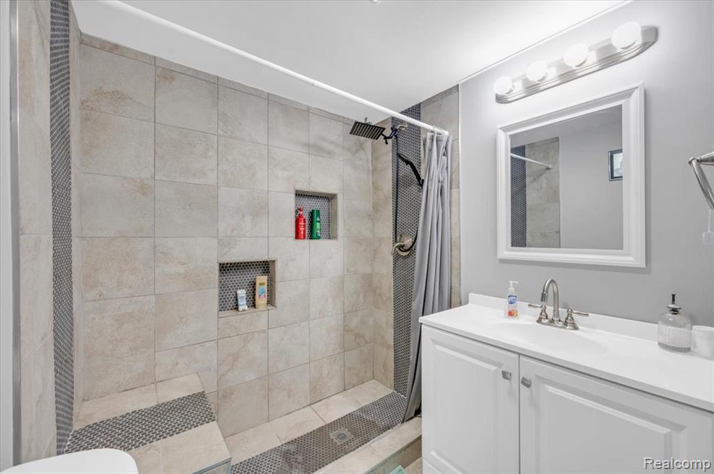 1084 E Grand Blanc Road, Grand Blanc, MI 48439 — Photo 19