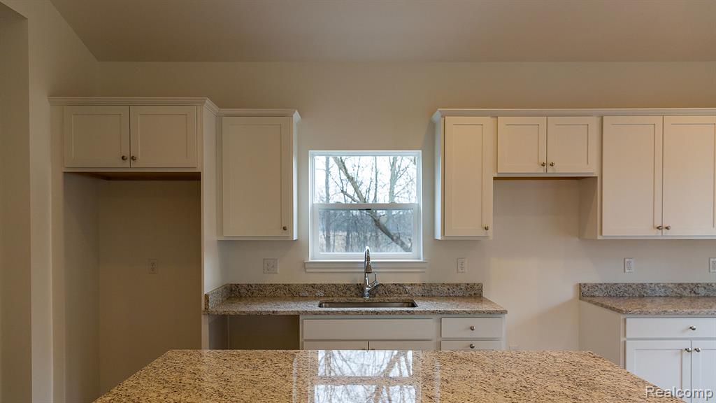 74 GUANONOCQUE Street, Auburn Hills, MI 48326 — Photo 15