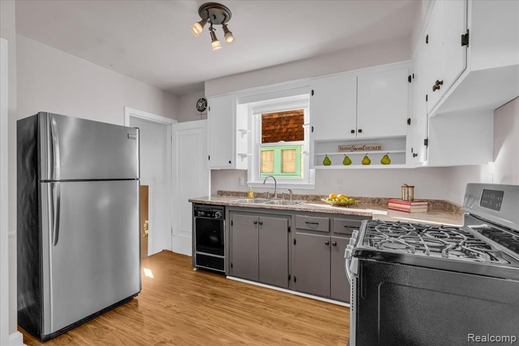 724 W Cambourne Street, Fenton, MI 48220 — Photo 8