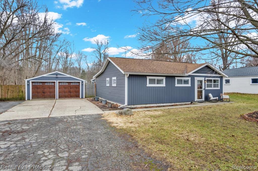 7079 Felix Drive, Clarkston, MI — Photo 2