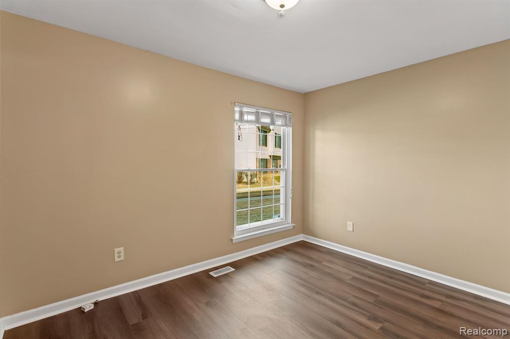 42562 SARATOGA Road, Canton, MI 48187 — Photo 9