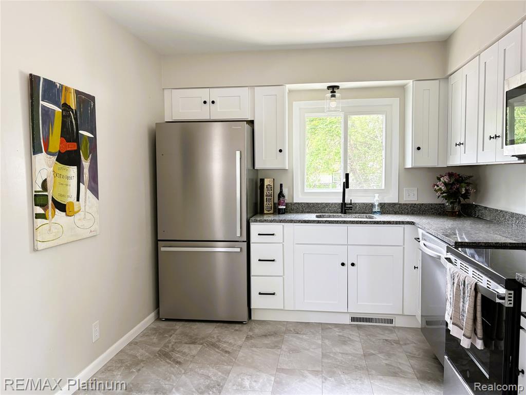 208 Devonshire Street, Ypsilanti, MI 48198 — Photo 18