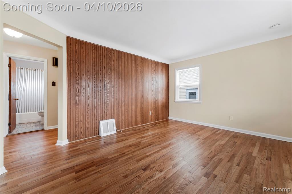 720 E Robert Avenue, Hazel Park, MI 48030 — Photo 7