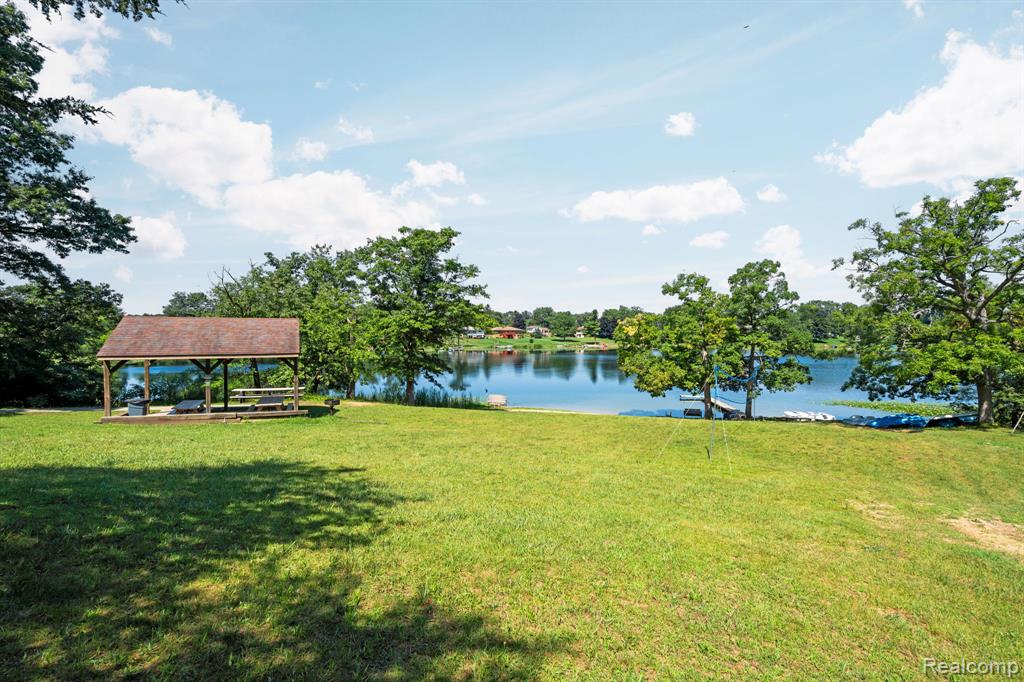 971 Tierney, Highland, MI 48356 — Photo 38