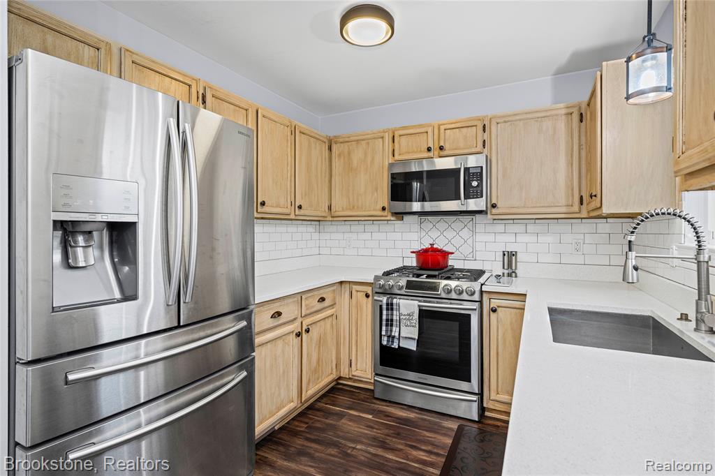 510 Woodland Hills Drive, Walled Lake, MI 48390 — Photo 22