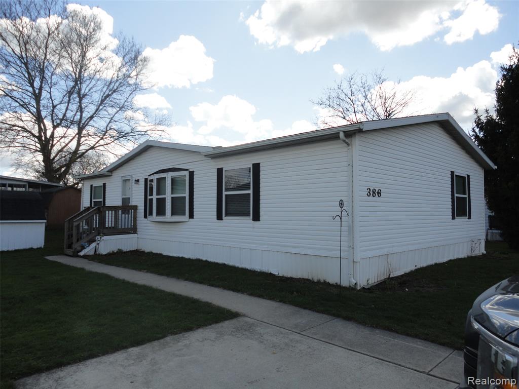 386 Blackwatch Street, Temperance, MI 48182 — front exterior