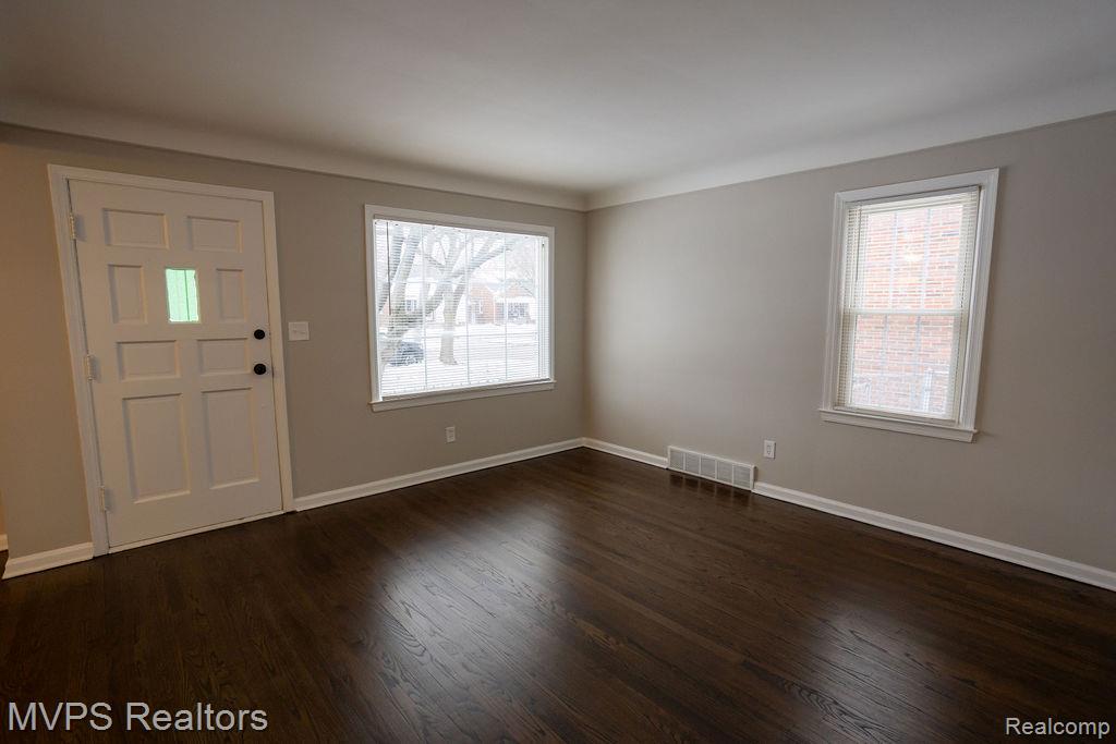 19935 Damman Street, Harper Woods, MI 48225 — Photo 3