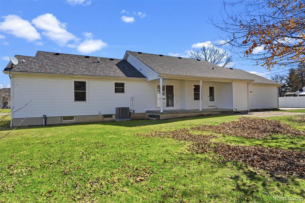 2363 Willowdale Drive, Burton, MI 48509 — Photo 39