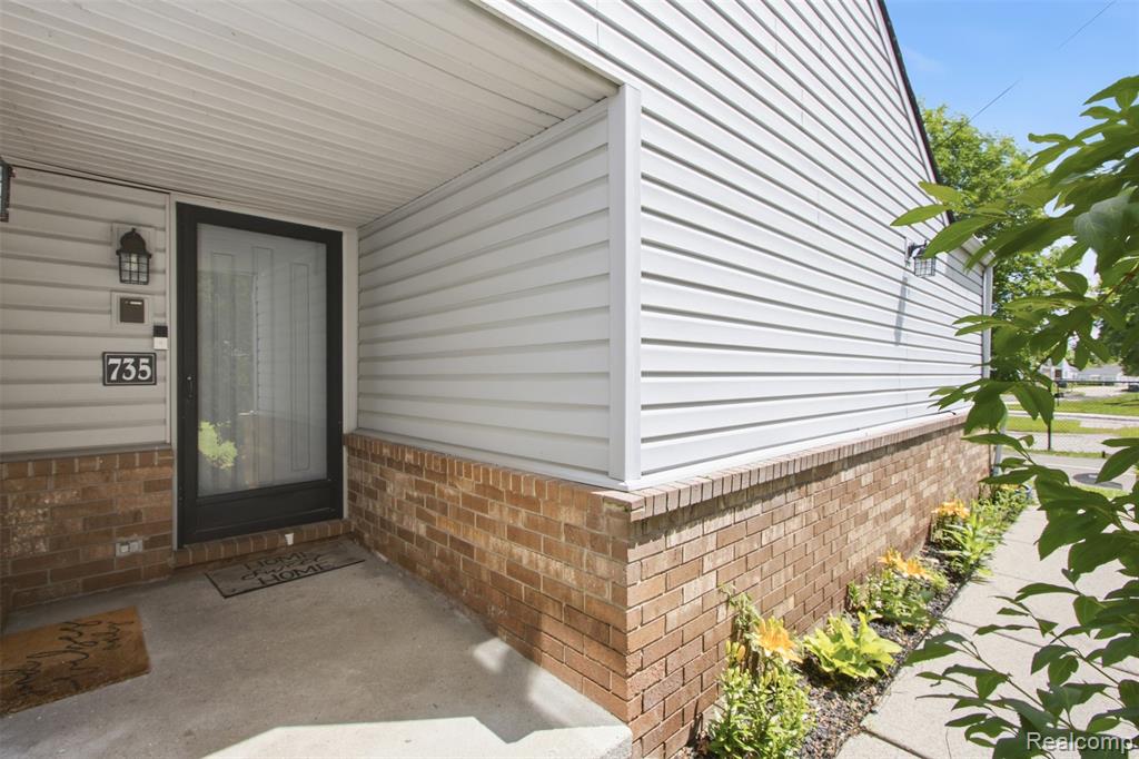 735 Claire Pointe Circle, Saint Clair Shores, MI 48081 — Photo 2