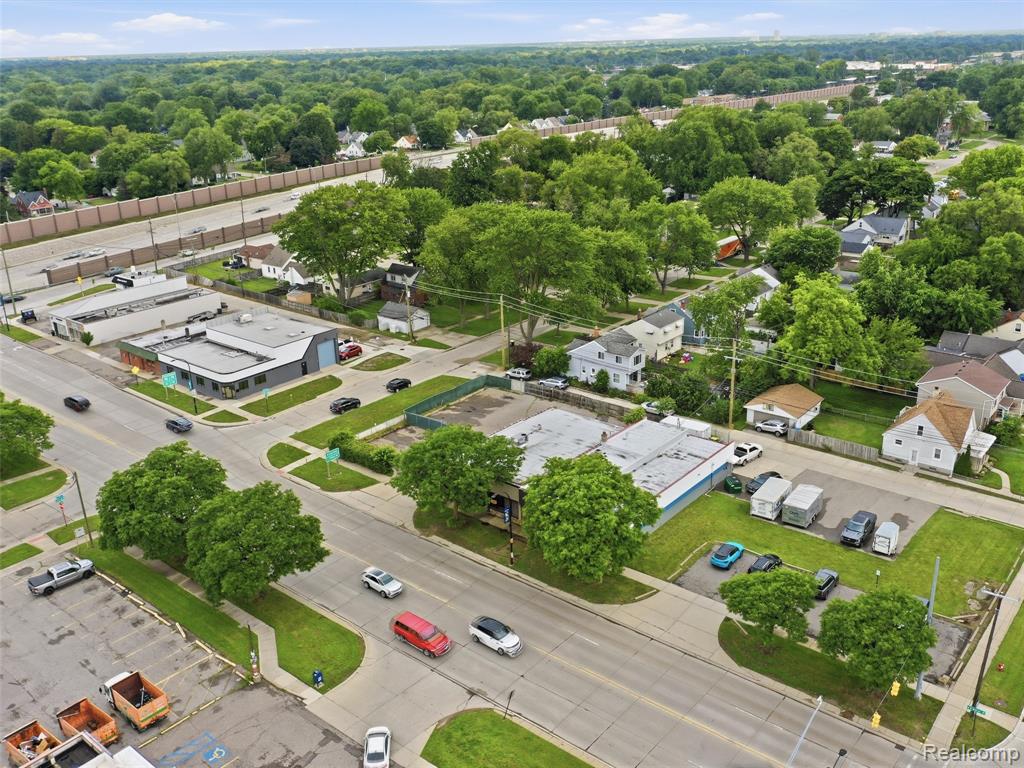 832 W 11 Mile Road, Madison Heights, MI 48071 — Photo 9