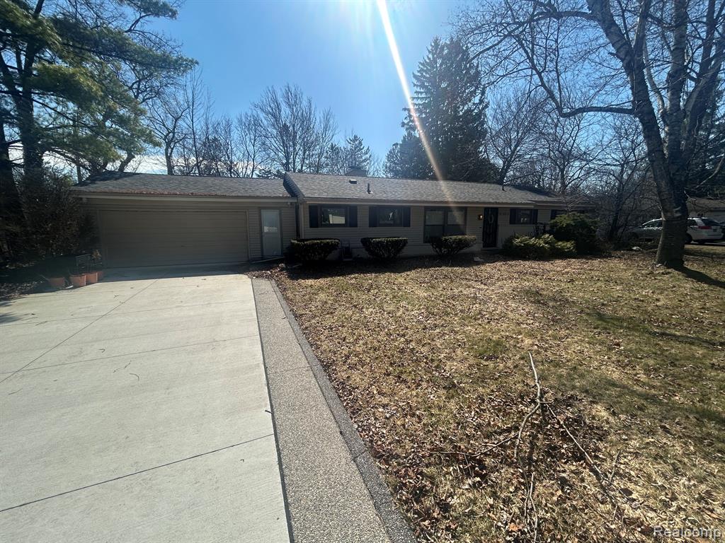 5303 W Briarcliff Knoll Drive, West Bloomfield, MI — Photo 2