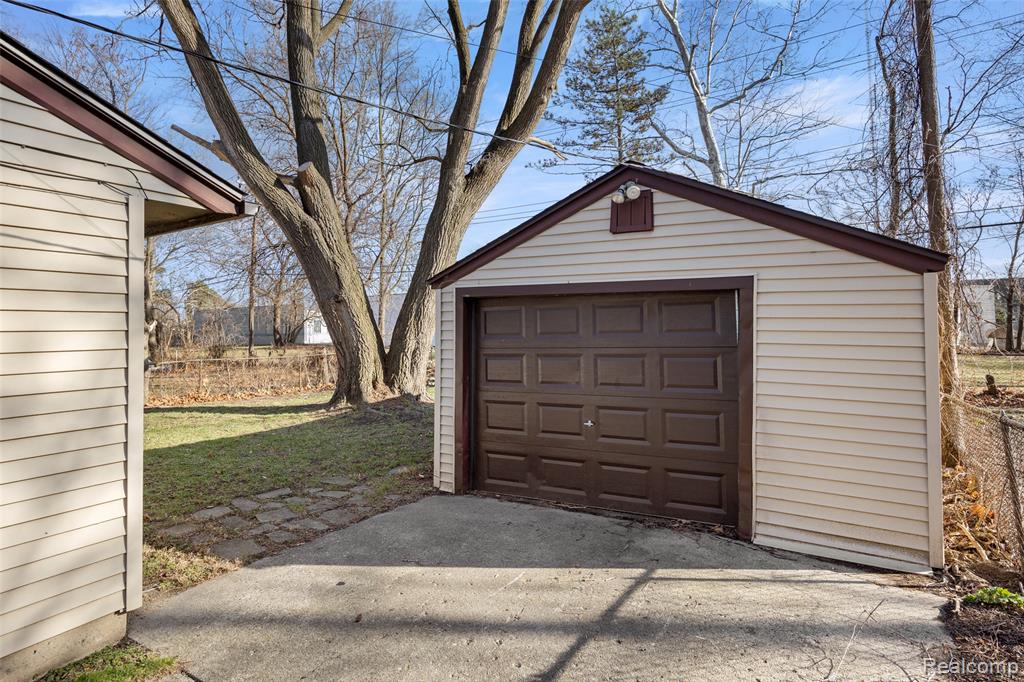 10101 Albany Street, Oak Park, MI 48237 — Photo 18