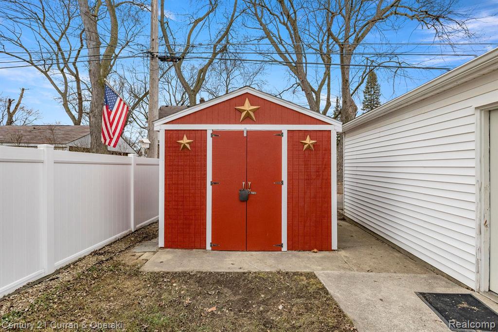 4928 RAYMOND Avenue, Dearborn Heights, MI 48125 — Photo 28
