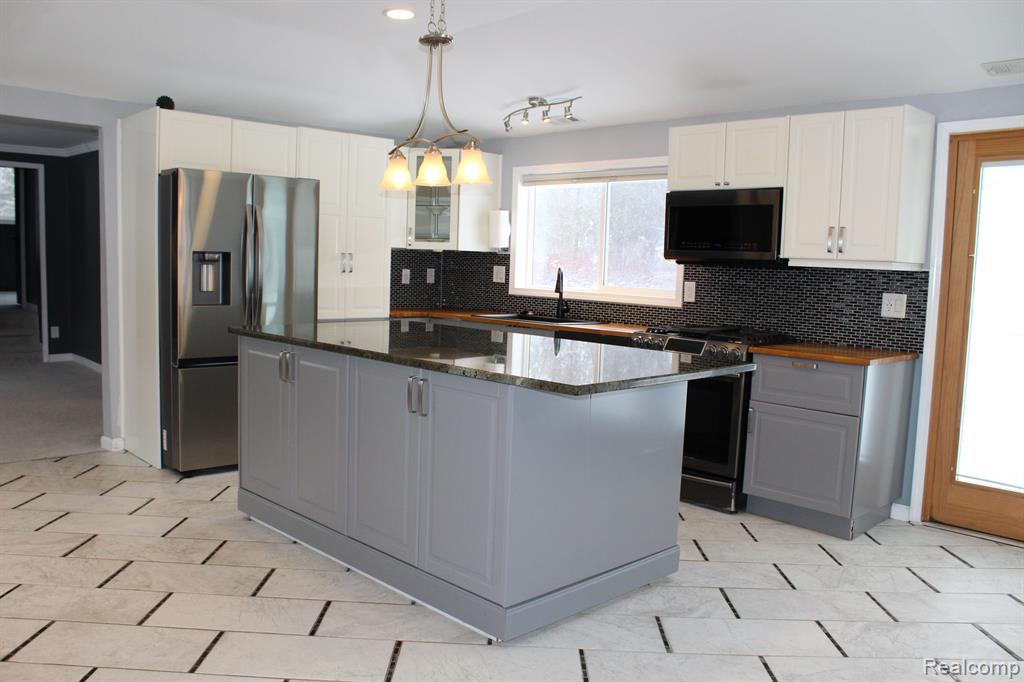 896 Grace Avenue, Rochester Hills, MI 48307 — Photo 4
