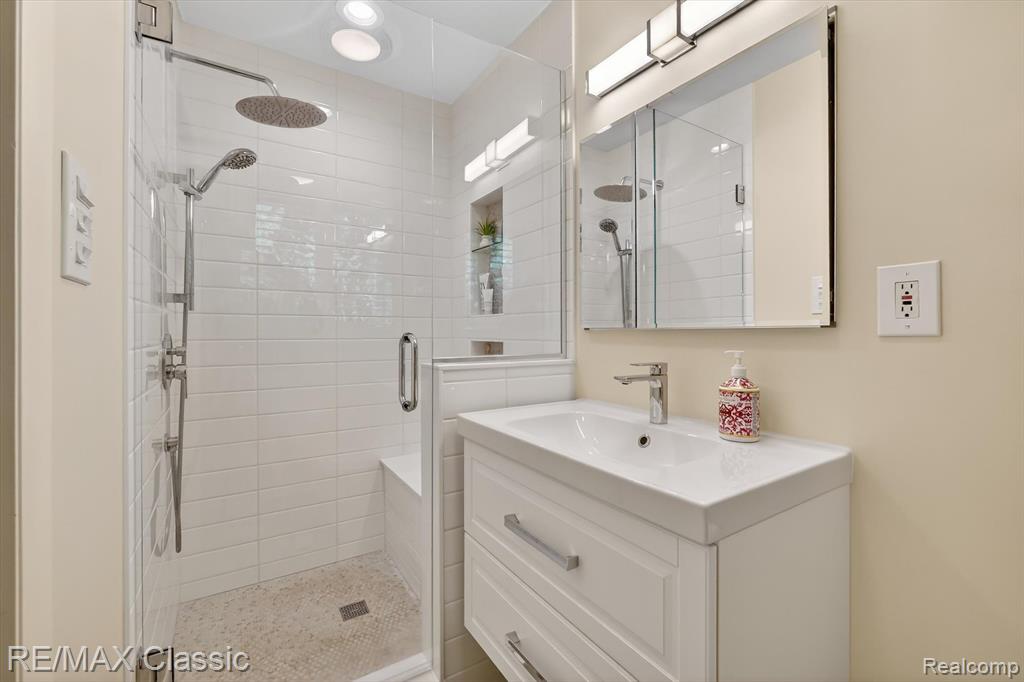 4731 Pickering Road, Bloomfield Hills, MI 48301 — Photo 41