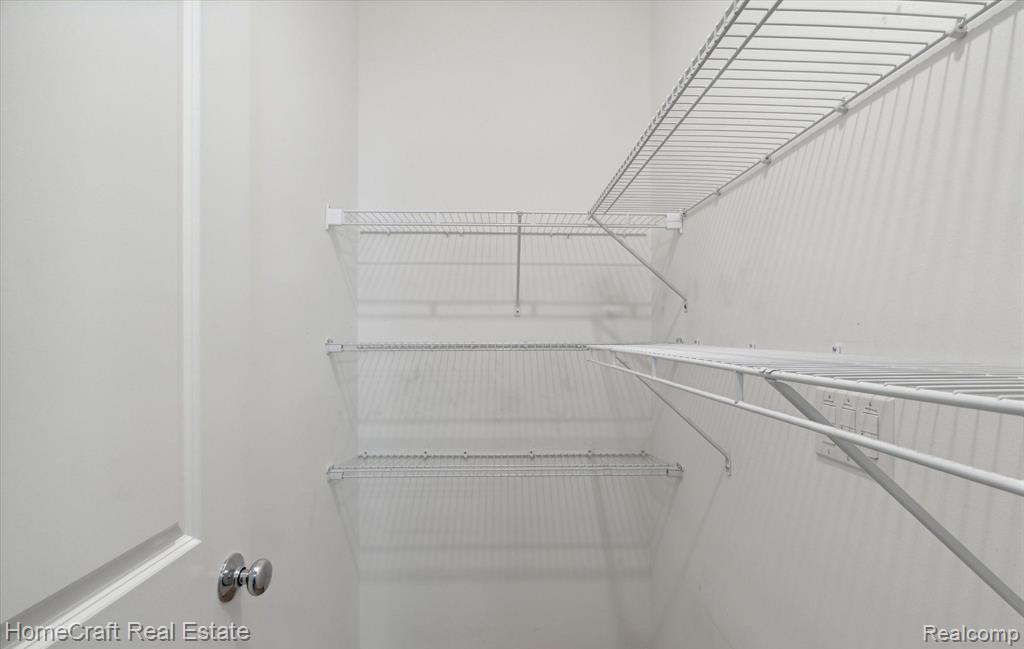 8155 STAMFORD Drive, Ypsilanti, MI 48198 — Photo 14