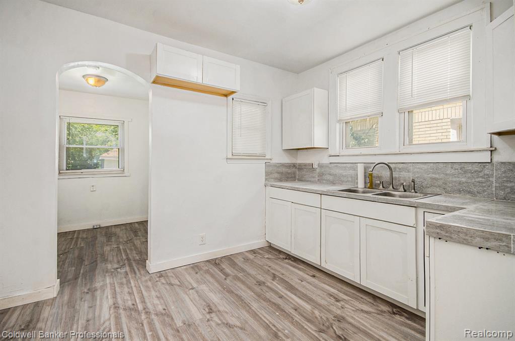 2704 Burlingame Street, Detroit, MI 48206 — Photo 6