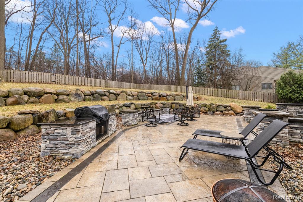 555 Kendry, Bloomfield Hills, MI 48302 — Photo 44